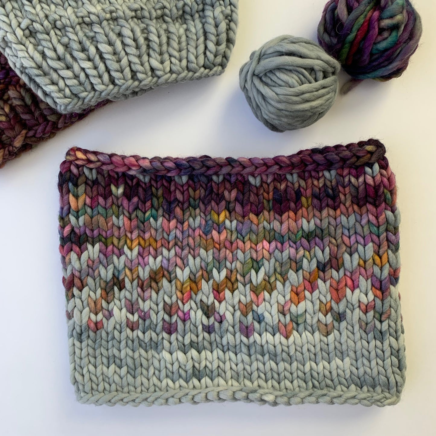 KNITTING PATTERN: Sunrise Cowl | Easy Fair Isle Knit Cowl Pattern | Super Bulky Yarn Scrap Yarn Pattern | Ombre Knitting Pattern